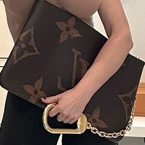 XL Cles runway piece. Limited edition monogram - big bags are back baby!